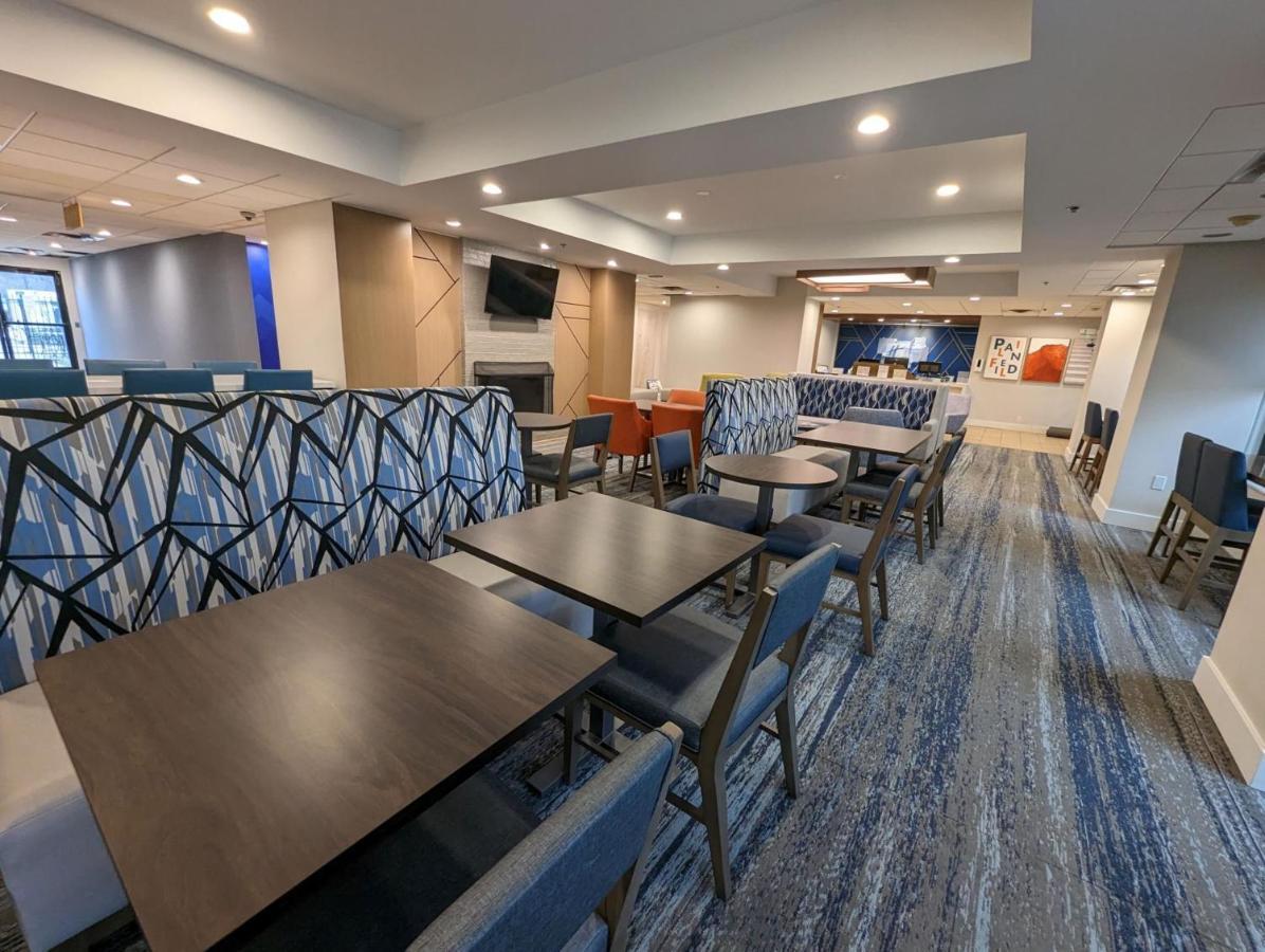 Holiday Inn Express Indianapolis Airport By Ihg Plainfield Zewnętrze zdjęcie