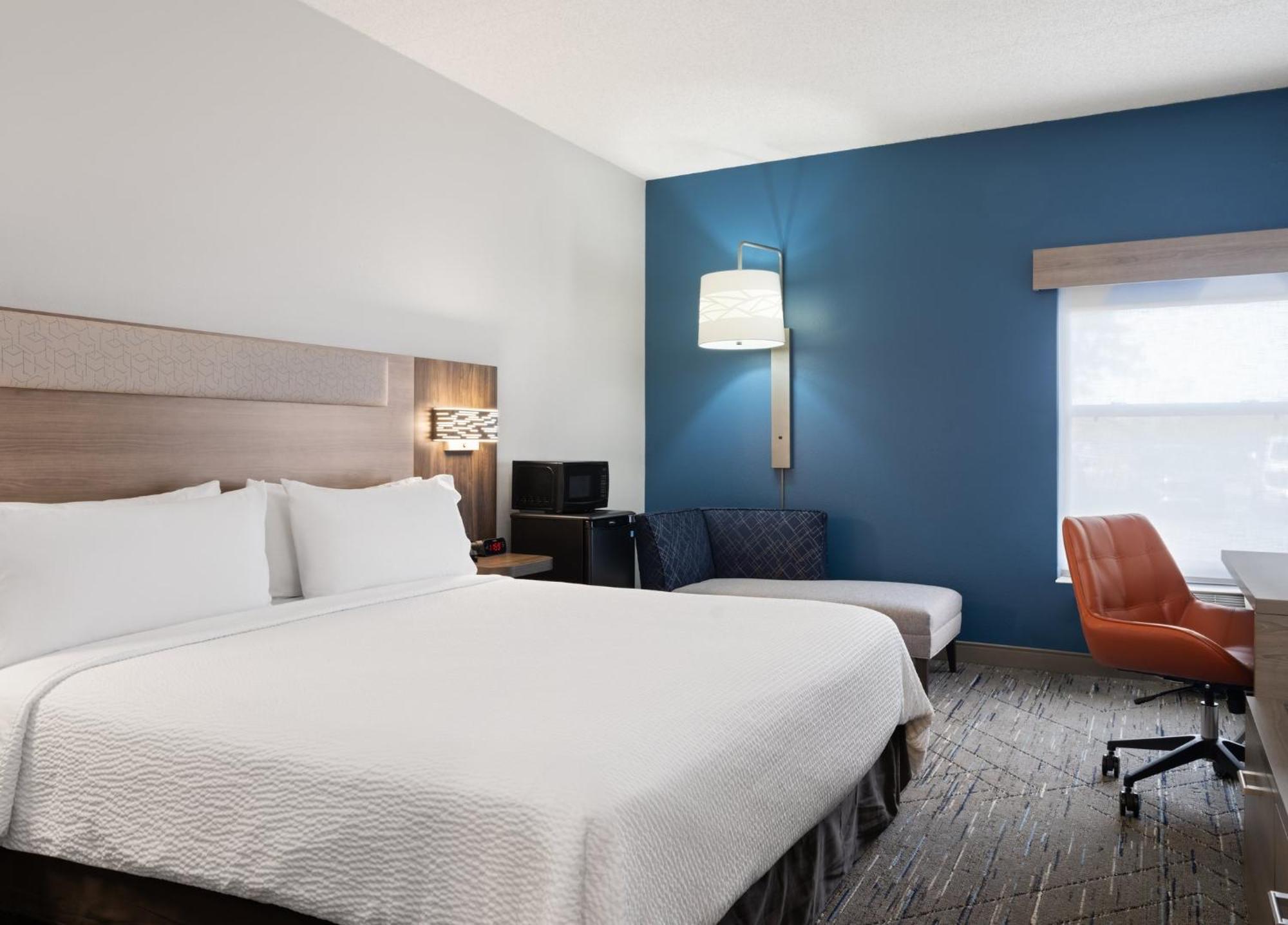 Holiday Inn Express Indianapolis Airport By Ihg Plainfield Zewnętrze zdjęcie